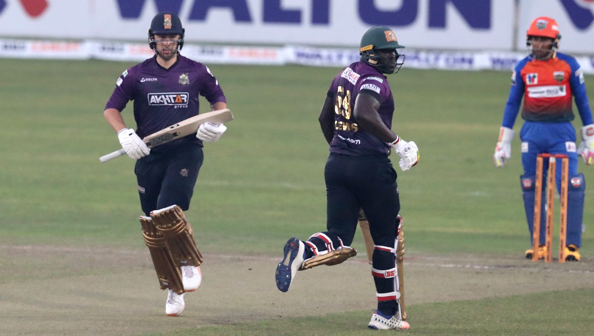 চট্টগ্রামের পাহাড় টপকাতে পারলো না খুলনা