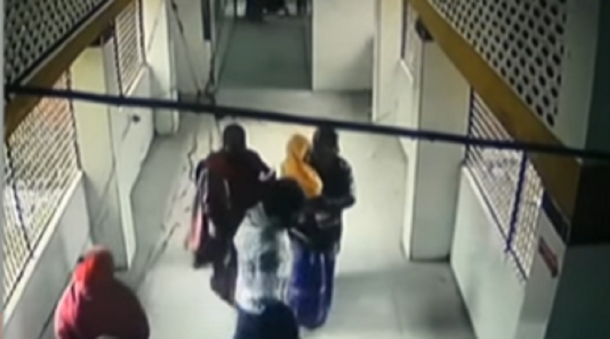 দিনাজপুরে হাসপাতাল থেকে চুরি হওয়া নবজাতক উদ্ধার