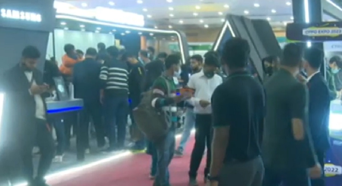 বাণিজ্যমেলায় ক্রেতাদের আগ্রহ ইলেক্ট্রনিক্স পণ্যে, বড় ছাড় দিচ্ছে যমুনাও