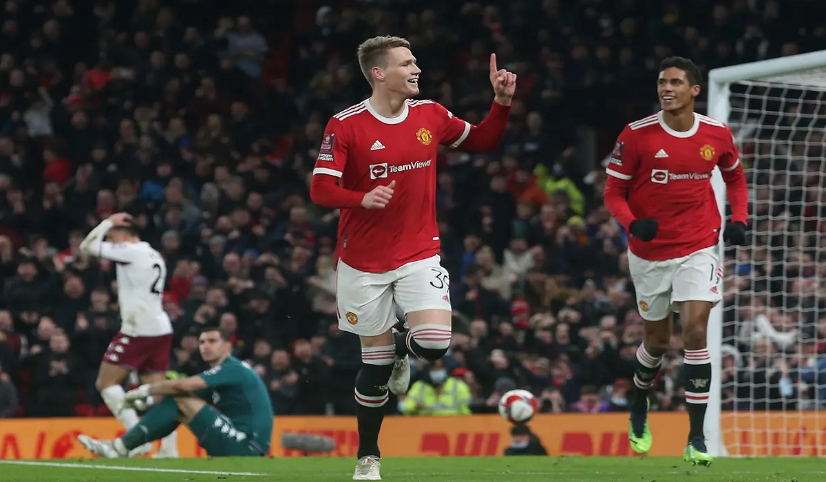 মাঠের লড়াইয়ে পিছিয়েও জয় পেলো ম্যানইউ