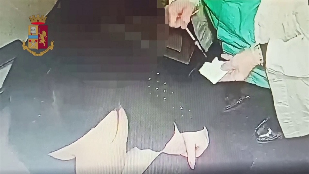 ইতালিতে অর্থের বিনিময়ে ভুয়া টিকাদান!