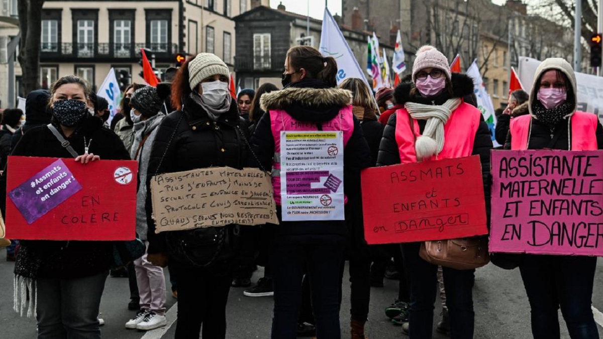 করোনা বিধিনিষেধ শিথিলে ফ্রান্সের শিক্ষকদের বিক্ষোভ