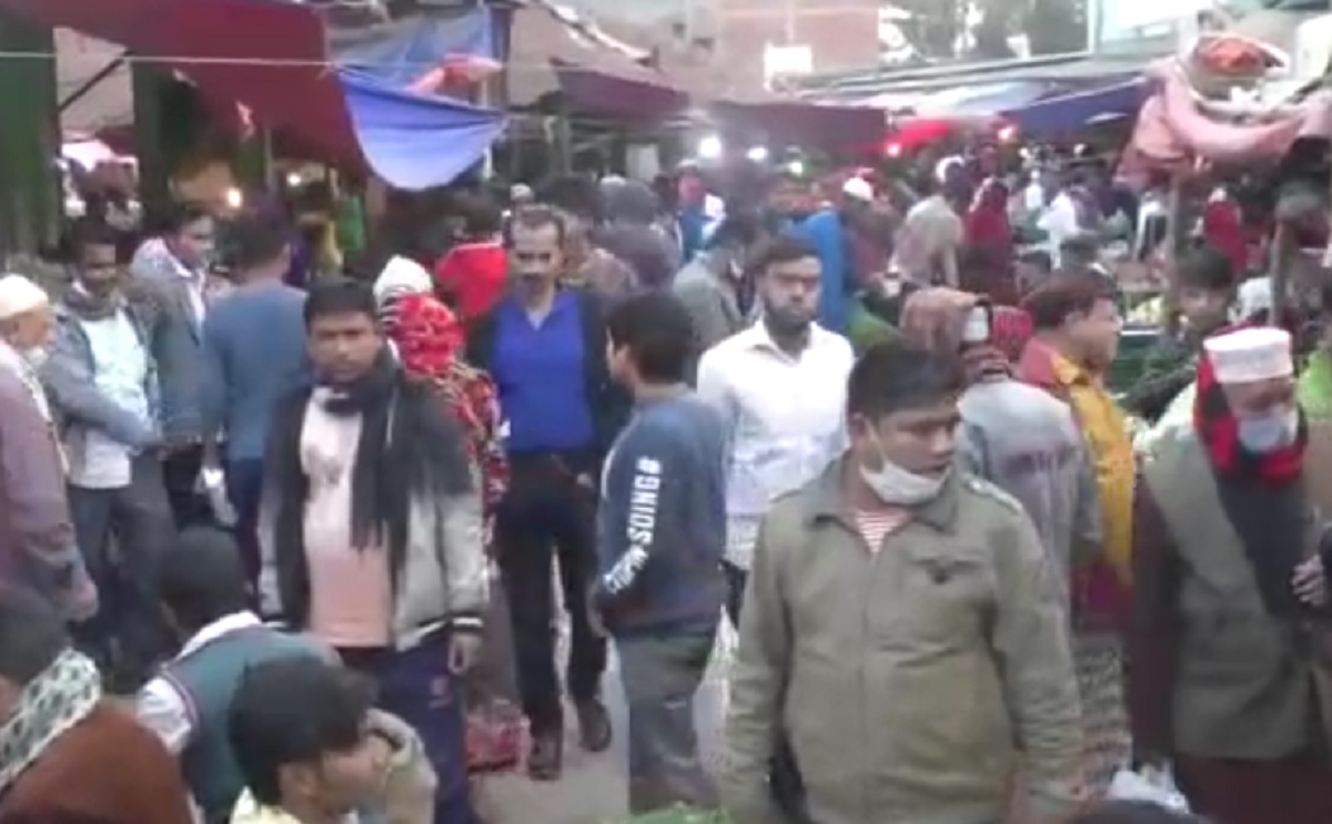 রেড জোন ঘোষণার পরও গাজীপুরে স্বাস্থ্যবিধি উপেক্ষিত