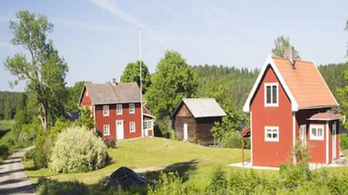 বাসিন্দাদের দাবি, বদলাতে হবে গ্রামের নাম