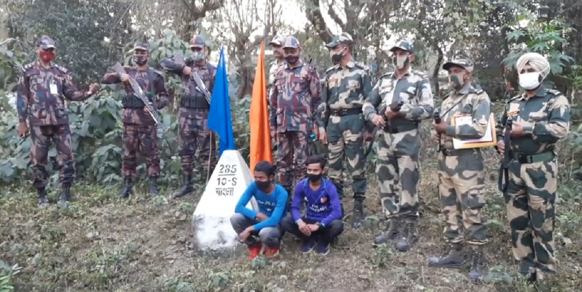 সীমান্ত থেকে ধরে নিয়ে যাওয়ার ৫ ঘণ্টা পর ২ মাদ্রাসাছাত্রকে ফেরত দিলো বিএসএফ
