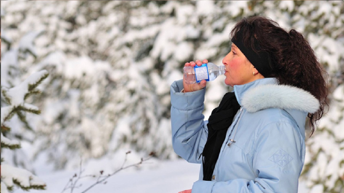 শীতে গরম পানি পান করার যত উপকারিতা