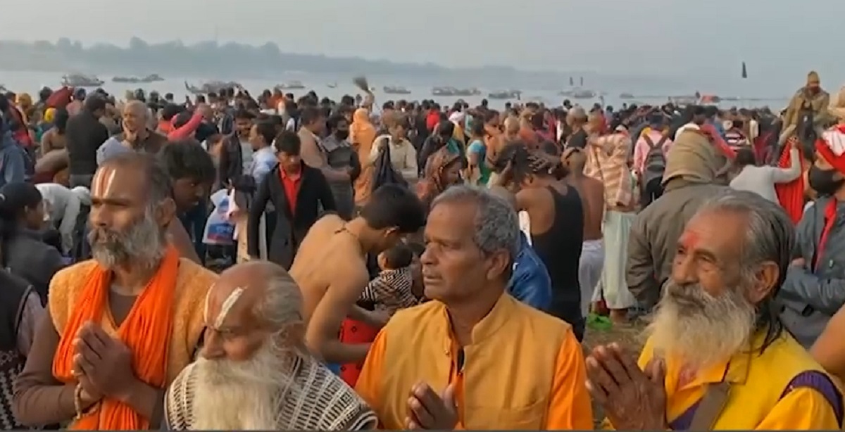 ওমিক্রনের মধ্যেই পূণ্যার্থীদের ভিড়, সমালোচনায় ভারতের কট্টর হিন্দুত্ববাদী সরকার