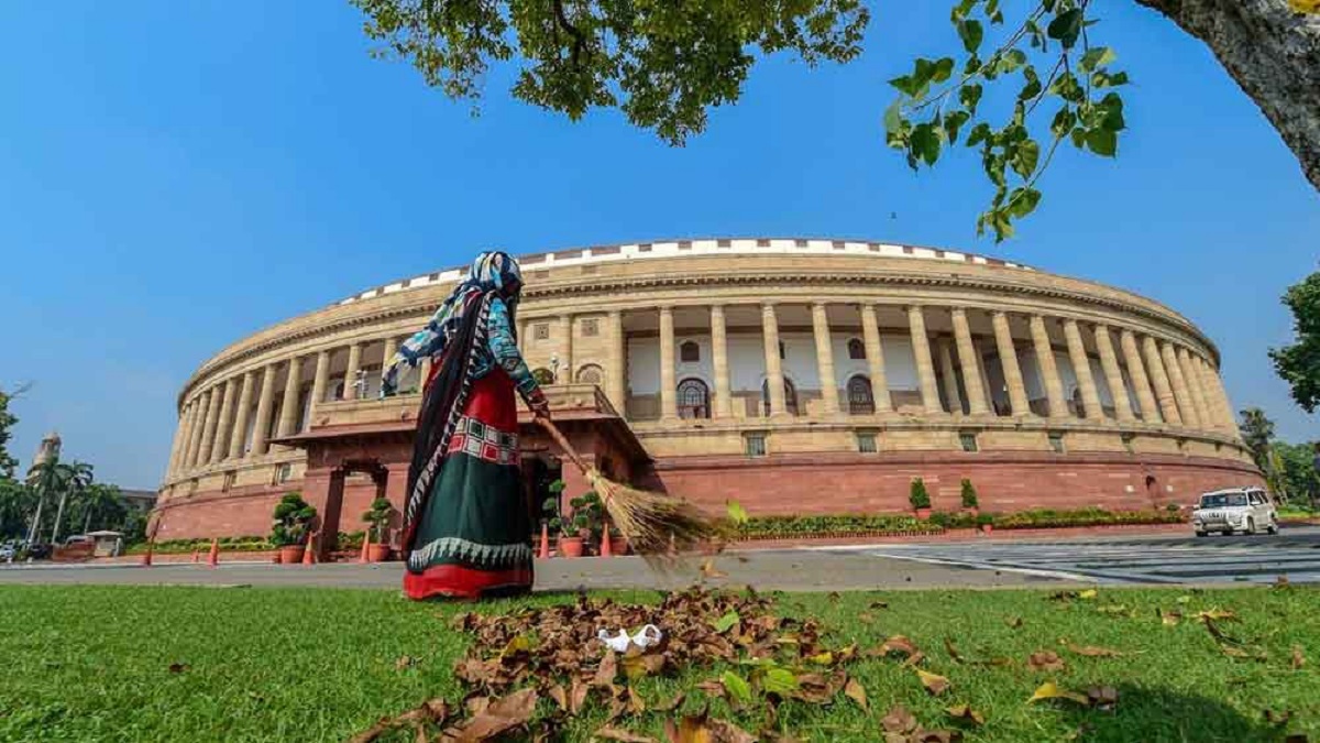 ভারতে পার্লামেন্ট অধিবেনের আগেই করোনা আক্রান্ত ৪০০ কর্মী