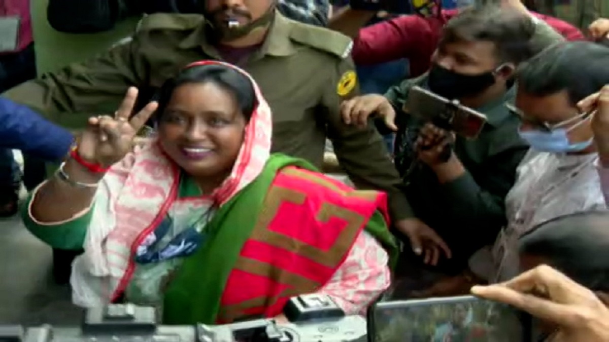 ভোট দিলেন আইভী, বললেন সুষ্ঠু ভোট হলে বিজয় নিশ্চিত