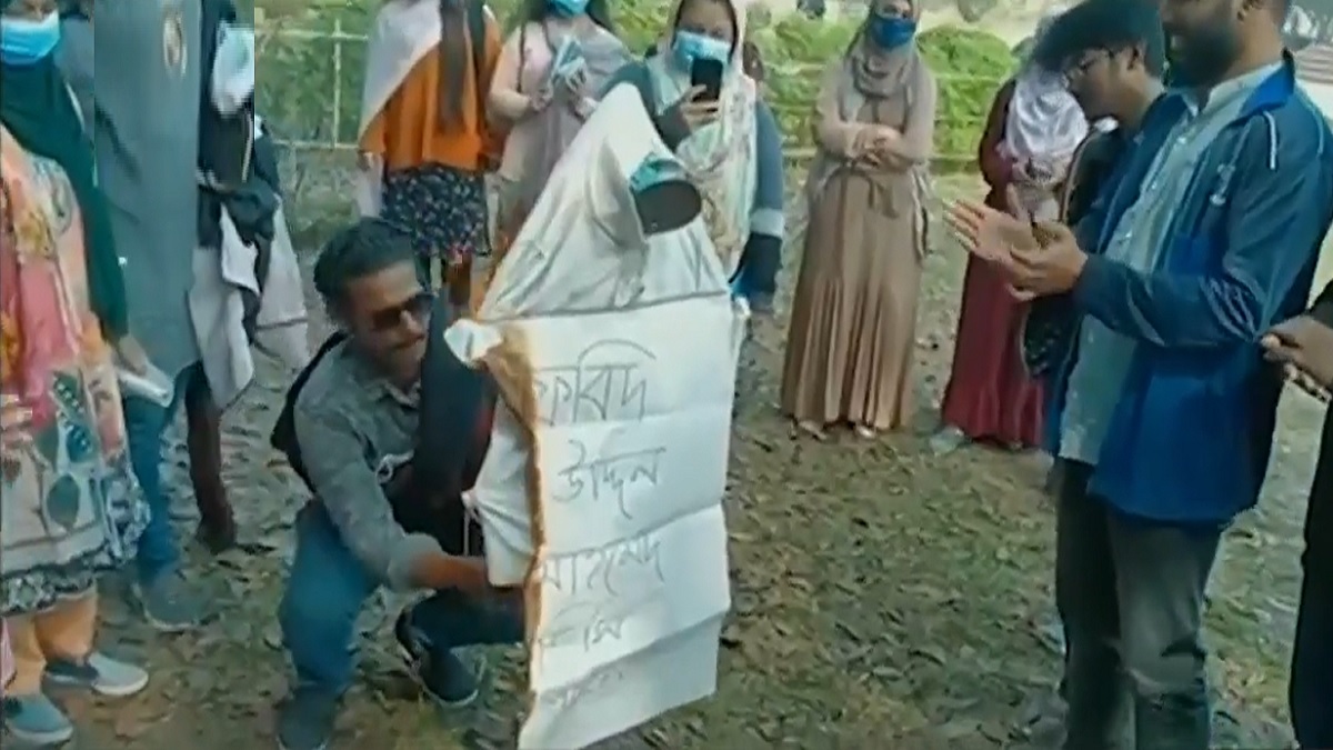 শাবিপ্রবির ভিসির অডিও ঘিরে তোলপাড়, জাবি শিক্ষার্থীদের ক্ষোভ