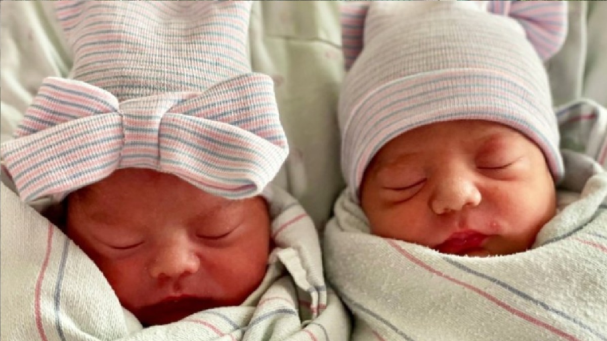 জমজ শিশু কিন্তু বয়সের পার্থক্য ১ বছর