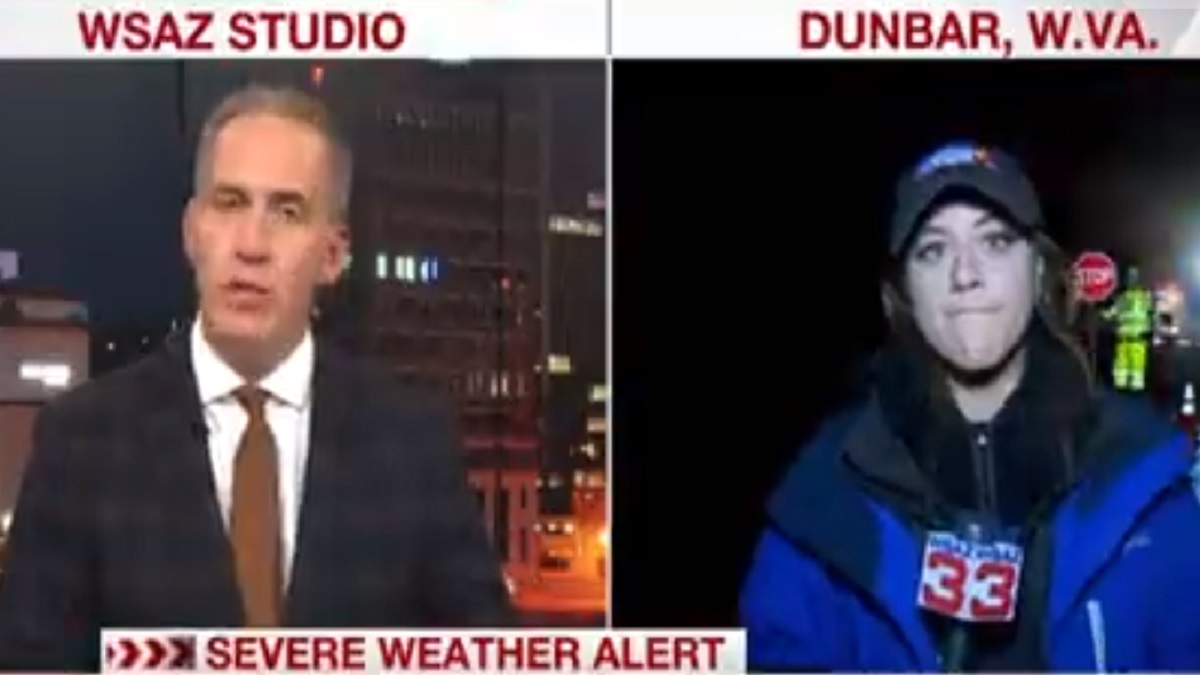 সরাসরি সম্প্রচারের সময় দুর্ঘটনার শিকার সাংবাদিক (ভিডিও)