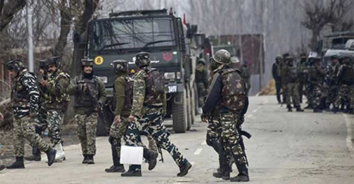 কাশ্মিরে পৃথক ‘বন্দুকযুদ্ধে’ নিহত ৫