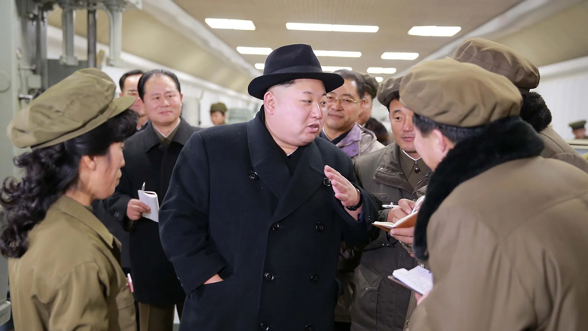 ‘কিম জং উন, বেজন্মা’ গ্রাফিতি, মূলহোতাকে ধরতে হাতের লেখা সংগ্রহ করছে সরকার