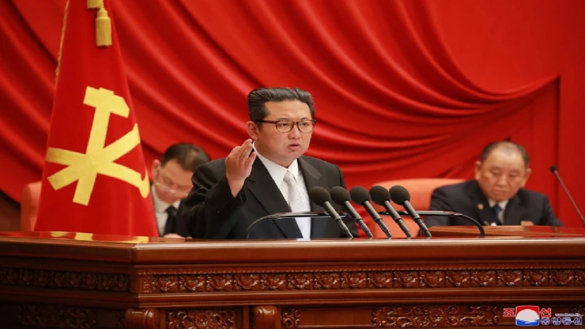 পরমাণু অস্ত্র না উন্নত অর্থনীতি চান কিম জং উন