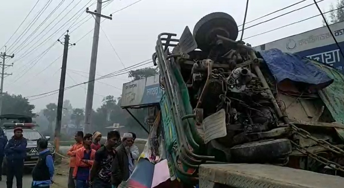 আত্মীয়ের জানাজায় যাওয়ার পথে বাস-অটোরিকশা সংঘর্ষ, নিহত ৪