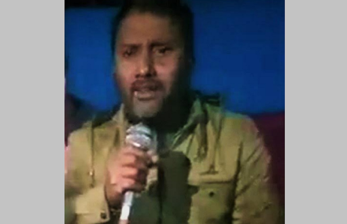 শ্বশুর বাড়িতে এসে স্ত্রীকে কুপিয়ে হত্যা, স্বামী আটক