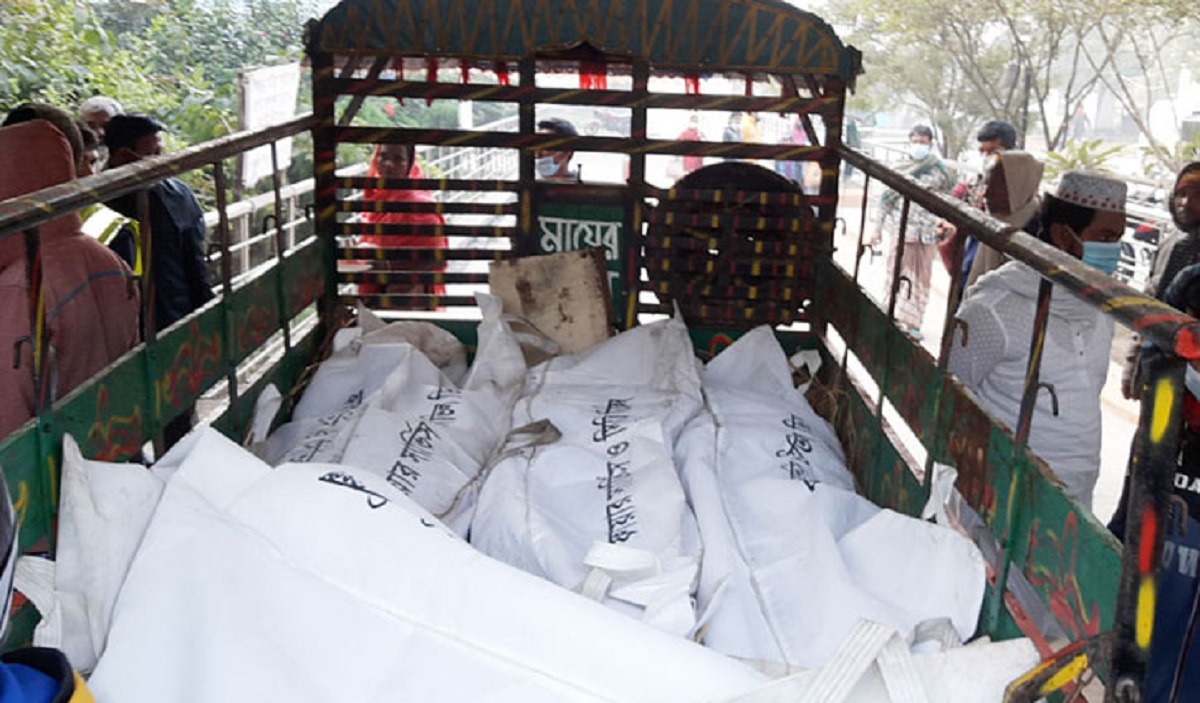 কুষ্টিয়ায় ট্রাকচাপায় ভ্যানচালকসহ নিহত ৪