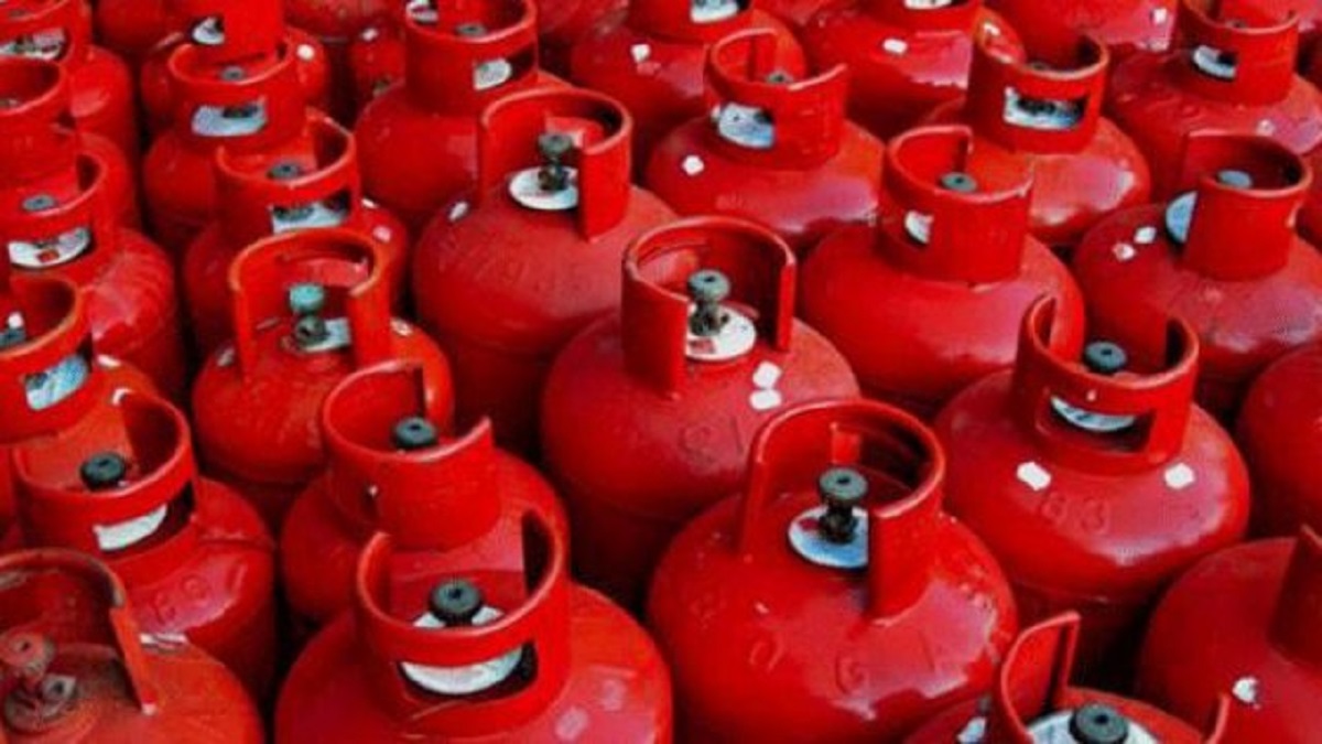 এলপিজি সিলিন্ডারের দাম এক লাফে বাড়লো ২৬৬ টাকা