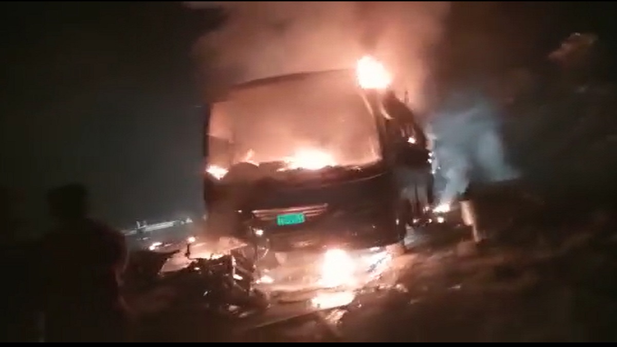 মাদারীপুরে বাসের ধাক্কায় ইজিবাইক চালক নিহত