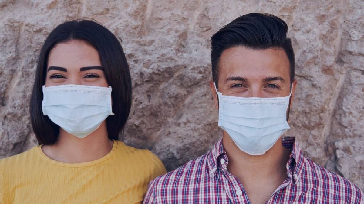 শুধু করোনা প্রতিরোধই নয়, মাস্কে আকৃষ্ট হন নারীরাও!