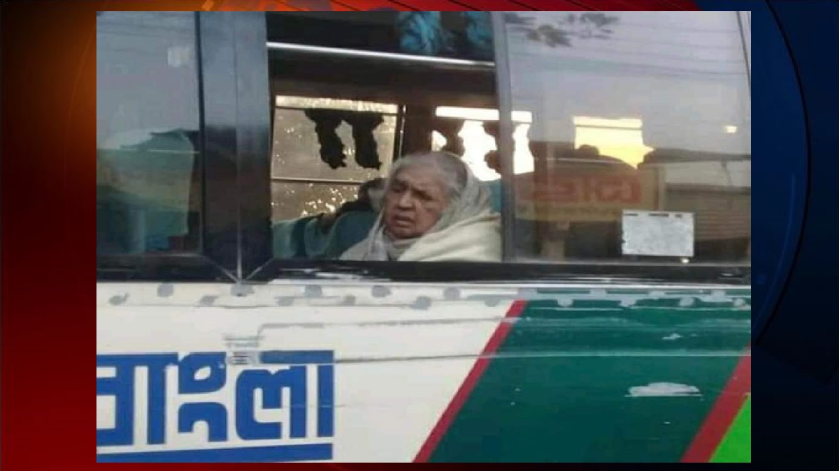 পাবলিক বাসে চড়ে ঢাকায় ফিরছেন মতিয়া চৌধুরী