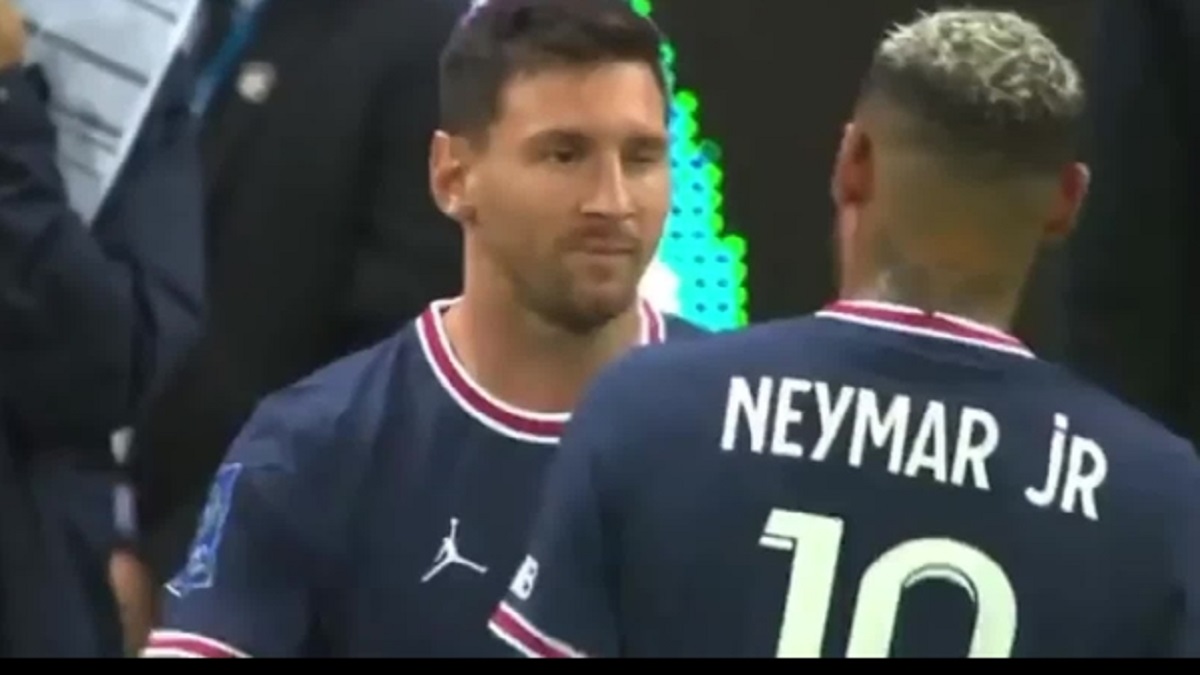 নেইমারের ১০ নম্বর জার্সি গায়ে আজ দেখা যাবে মেসিকে