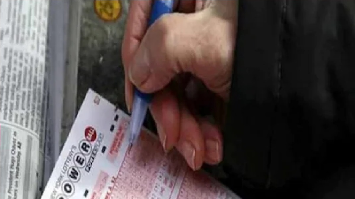 কারখানা থেকে বাড়ি ফিরেই কোটিপতি কর্মী!