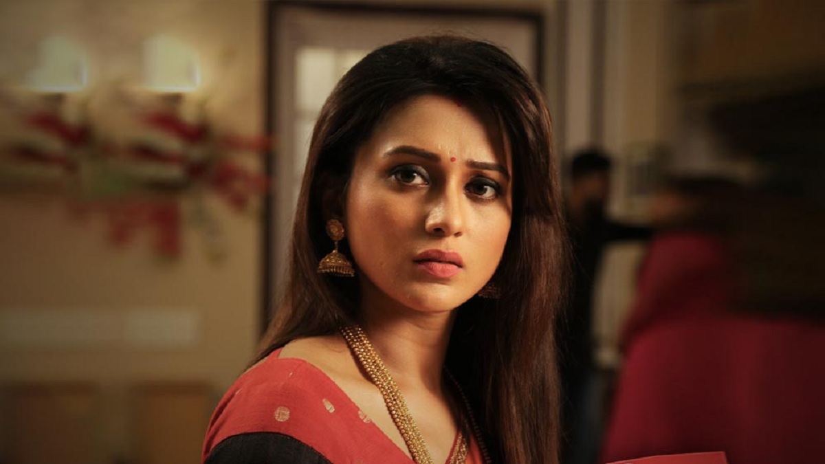 বাড়ির বাইরে না বেরিয়েও করোনায় আক্রান্ত মিমি