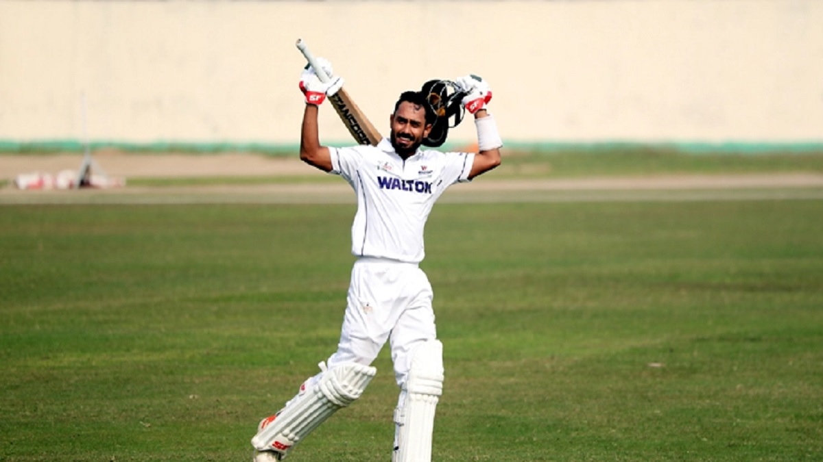 দলের বিপদে খাপখোলা তরবারি মিঠুনের ব্যাট, করলেন ডাবল সেঞ্চুরি