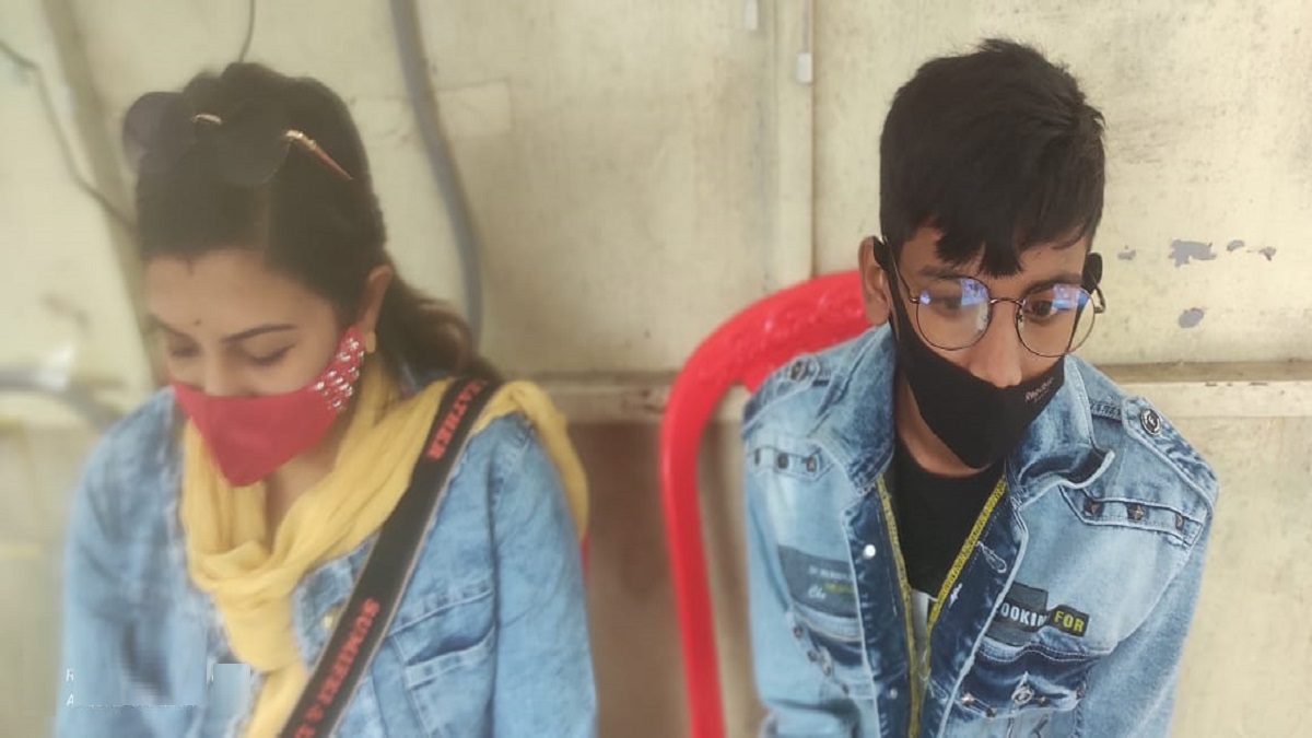 করোনা নেগেটিভ সার্টিফিকেট নিয়ে দেশে প্রবেশ করেই করোনা পজেটিভ মা-ছেলে