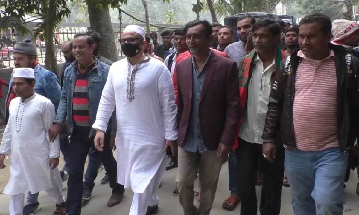 দীর্ঘদিন পর প্রকাশ্যে মুরাদ হাসান