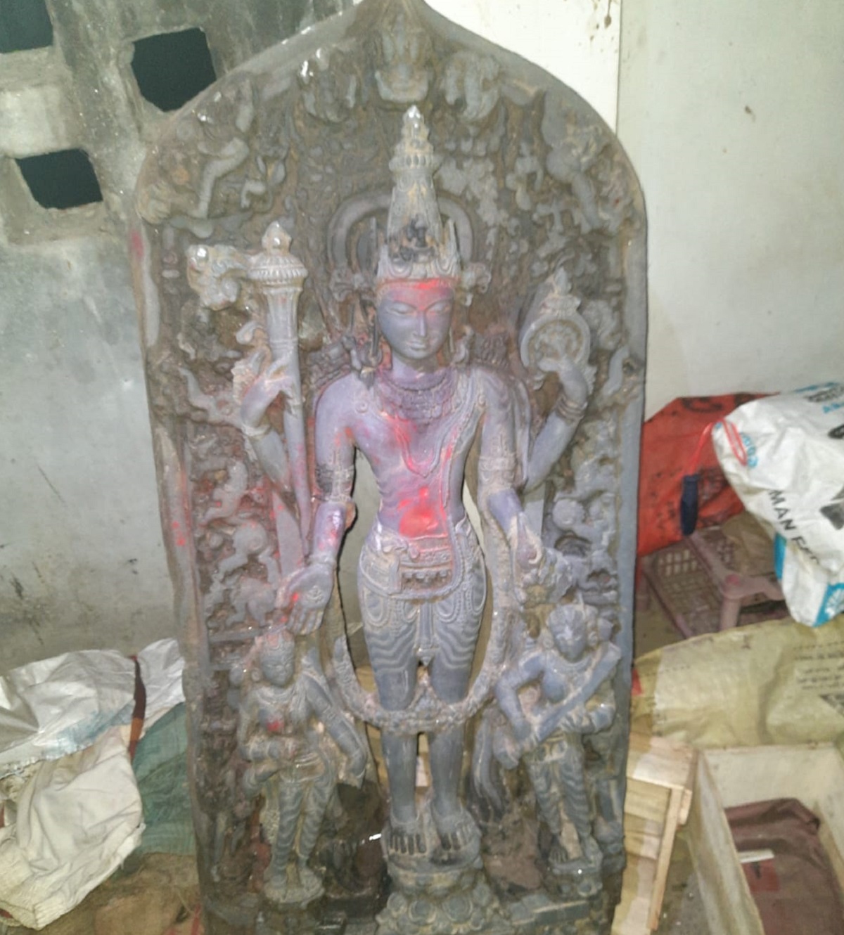 নওগাঁয় কষ্টি পাথরের মূর্তি উদ্ধার, সাবেক পুলিশ সদস্যের দুই ছেলে গ্রেফতার