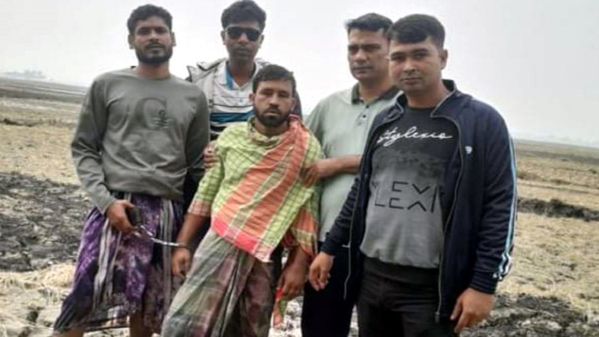 নওগাঁয় ছদ্মবেশ ধরে গরুচুরির আসামি ধরল পুলিশ