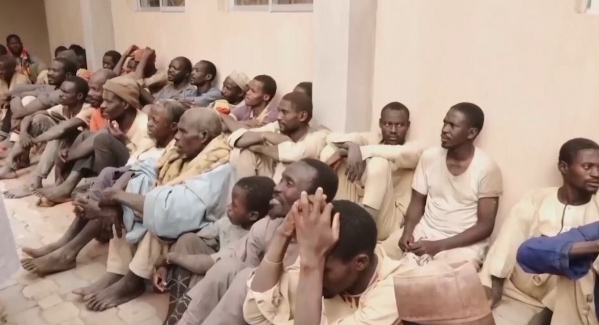 নাইজেরিয়ায় কমপক্ষে ১০০ জনকে মুক্তি দিলো সন্ত্রাসী গোষ্ঠী