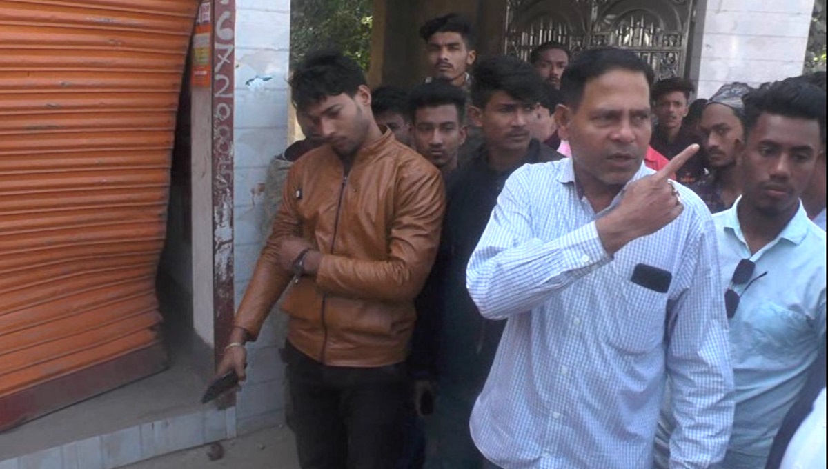 নোয়াখালীতে বিজয়ী কাউন্সিলর প্রার্থীর বাড়িতে পরাজিত প্রার্থীর অনুসারীদের হামলা