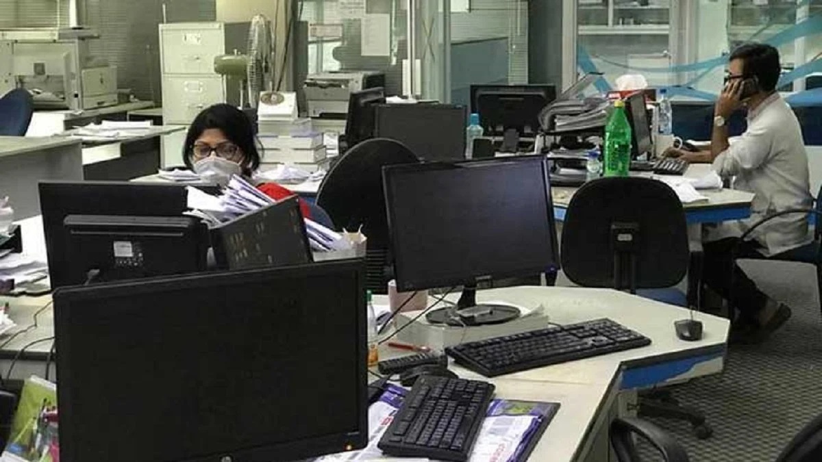 ঈদের ছুটি শেষে খুলেছে অফিস-আদালত-ব্যাংক