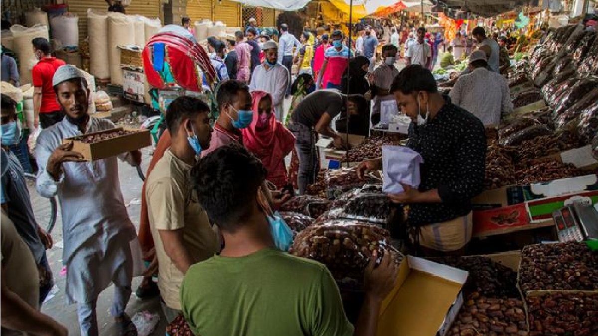 ওমিক্রন নিয়ে বিধিনিষেধের তোড়জোর, নেই ব্যবহারিক প্রভাব