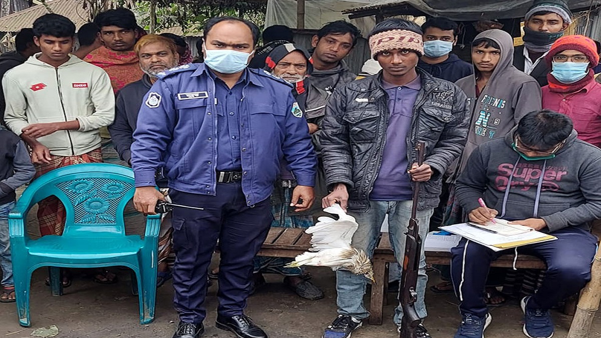 চাটমোহরে পাখি শিকারের দায়ে জরিমানা