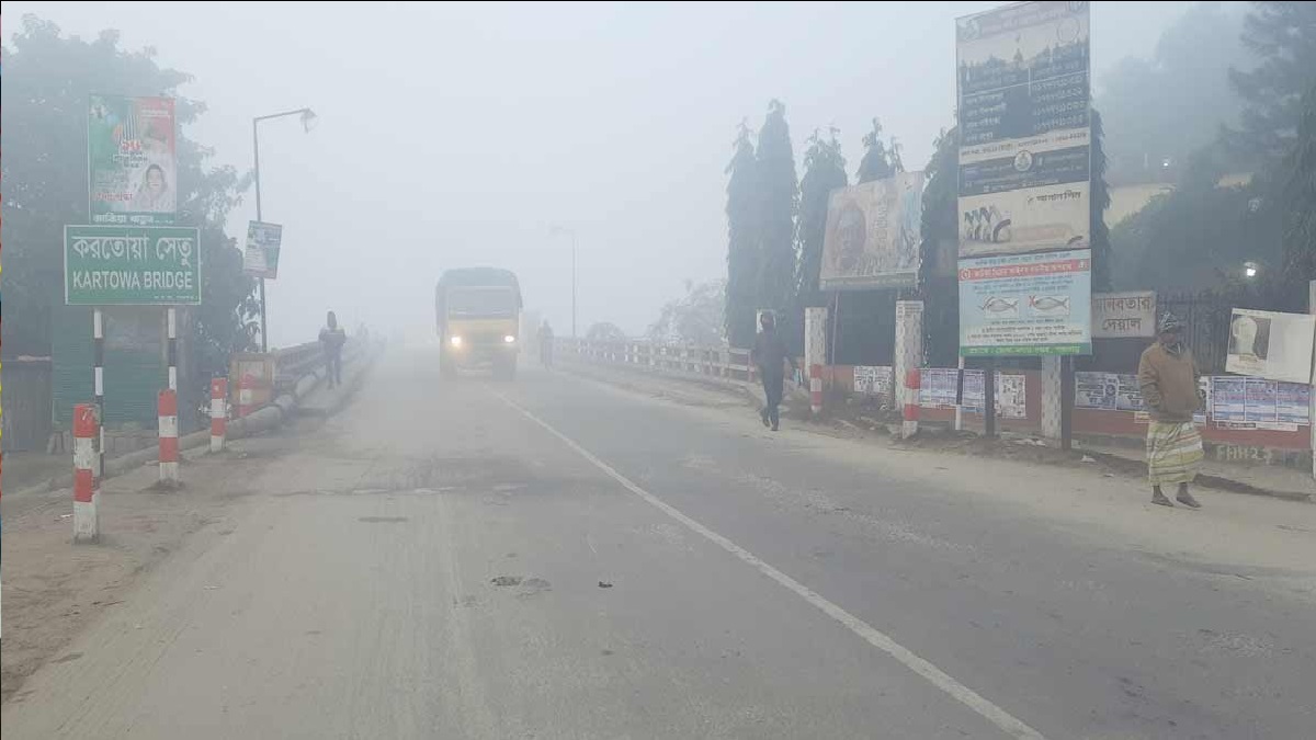 মাঘের শীতে বাঘ না, কাঁপছে পঞ্চগড়বাসী