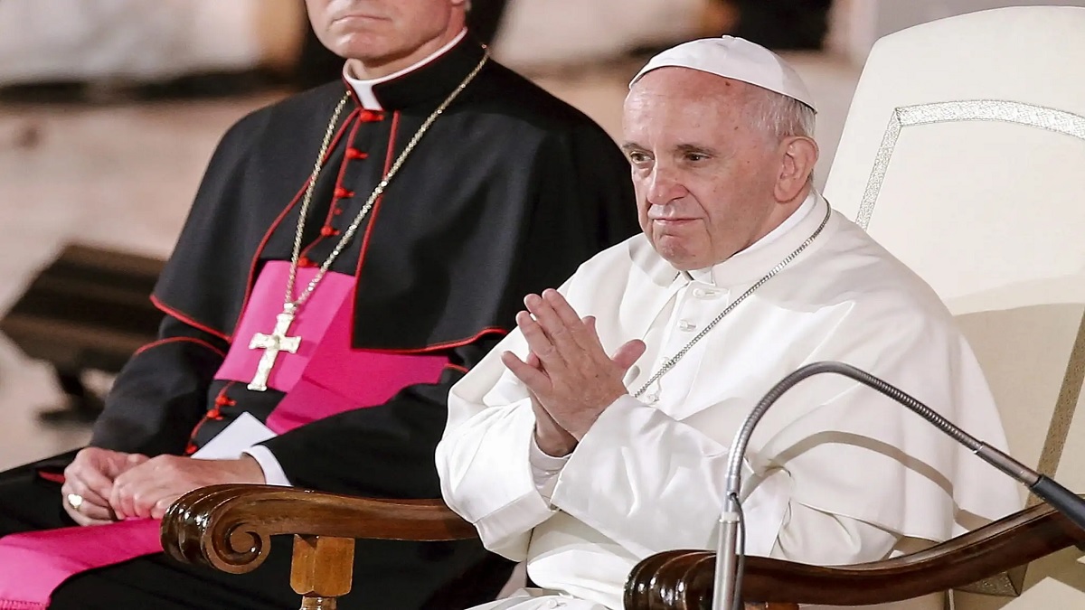 ‘সন্তান না নিয়ে কুকুর-বিড়াল পালন মানবতা হরণ করছে’