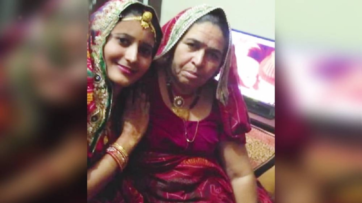 বিধবা পুত্রবধূকে পড়ালেখা শিখিয়ে স্বাবলম্বী করে বিয়ে দিলেন শাশুড়ি