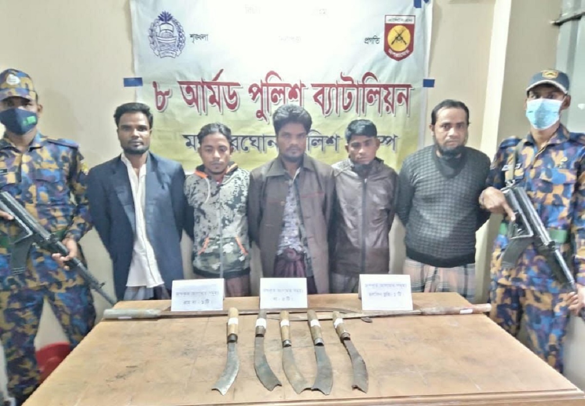 ডাকাতির প্রস্তুতিকালে দেশীয় অস্ত্রসহ কক্সবাজারে ৫ রোহিঙ্গা আটক