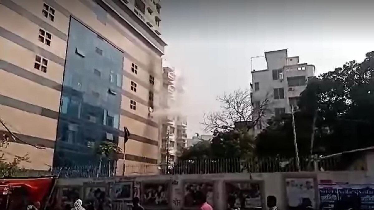 নিয়ন্ত্রণে আরএস টাওয়ারের আগুন