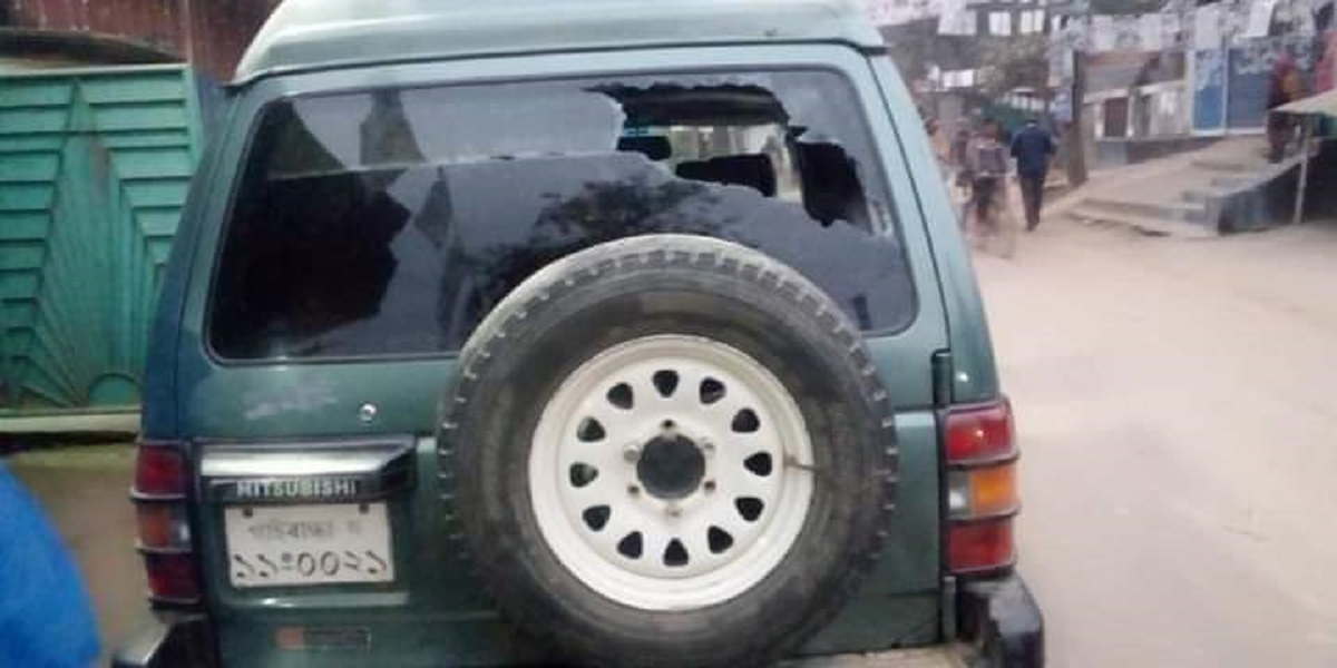 সাদুল্লাপুরে স্বতন্ত্র প্রার্থীর বিরুদ্ধে উপজেলা চেয়ারম্যানের গাড়ি ভাঙচুরের অভিযোগ