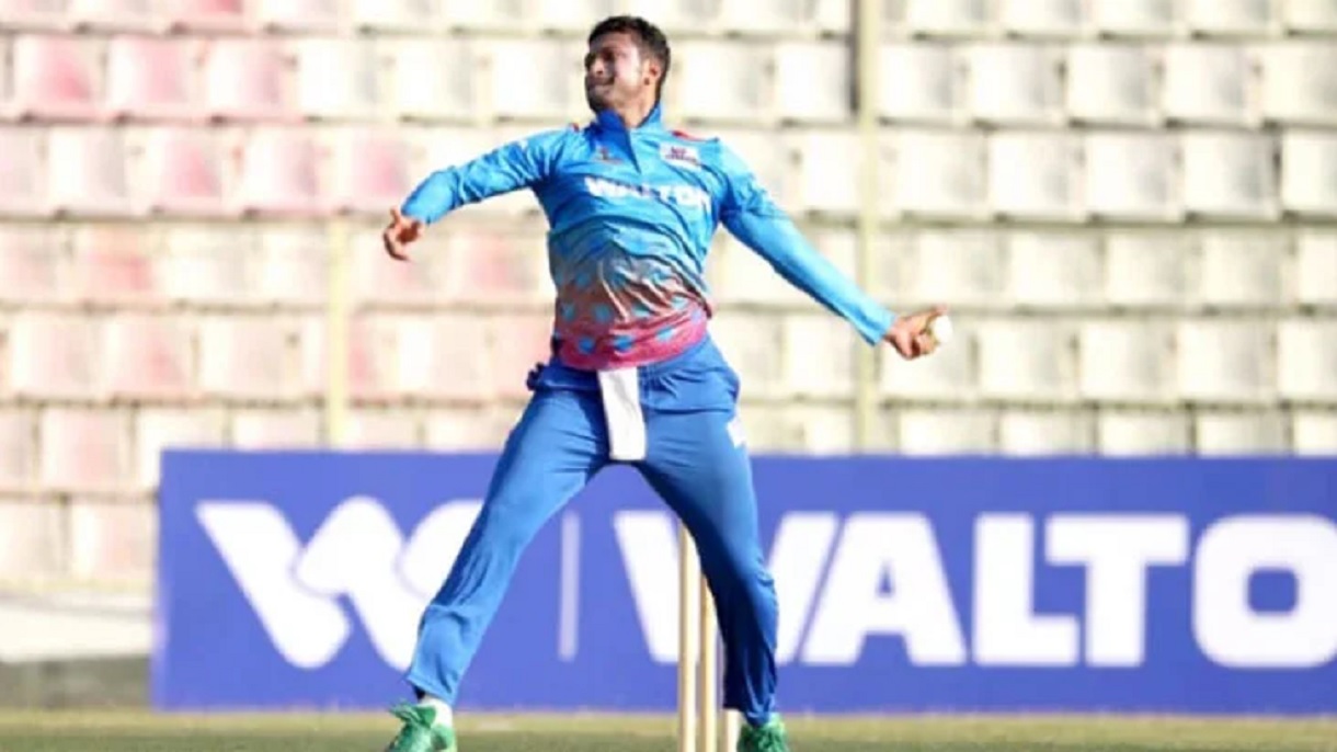 বল-ব্যাটে জ্বলে উঠে ইস্ট জোনকে হারালেন সাকিব