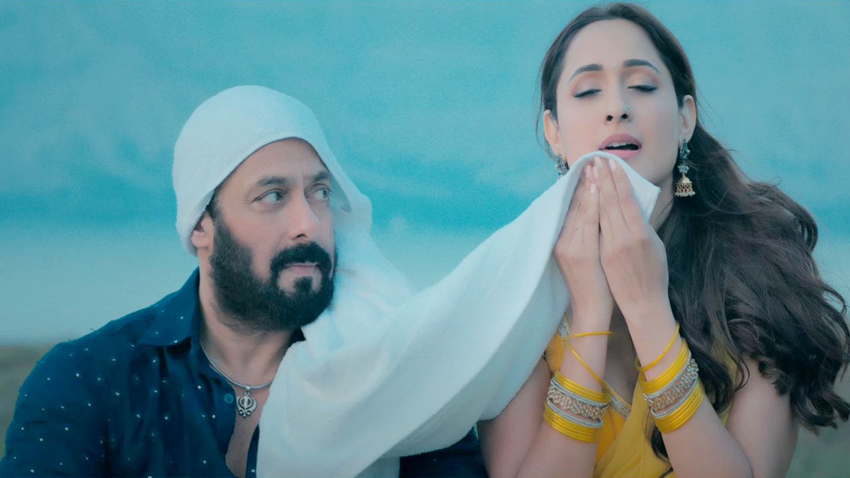 প্রাক্তন প্রেমিকার গানের সুরে নিজেকে হারিয়ে ফেলতে সালমান খানের আহ্বান