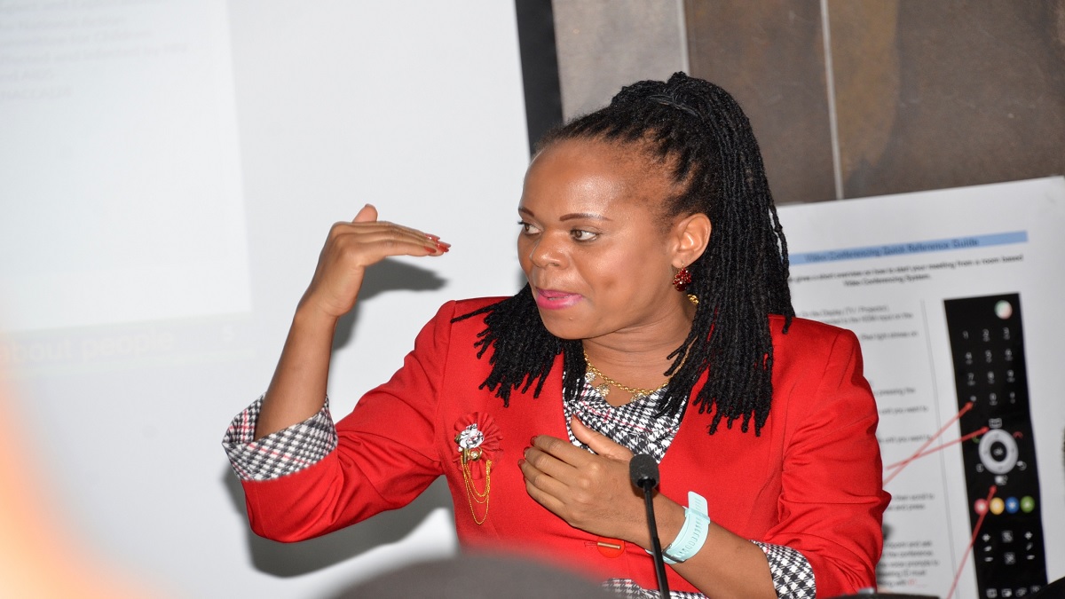 ‘পা না খুলে বই খোলো’ বলায় সমালোচনার মুখে মন্ত্রী (ভিডিও)