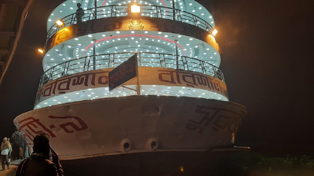 মেঘনায় যাত্রীবাহী লঞ্চে আগুন