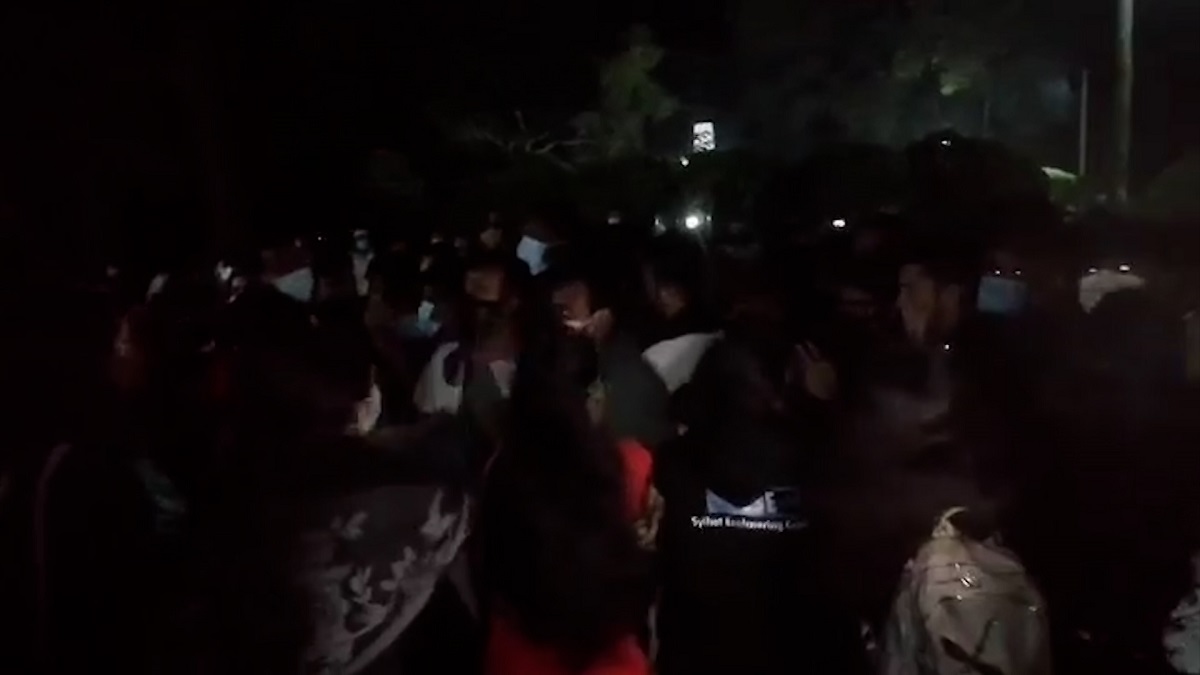 শাহজালাল বিশ্ববিদ্যালয়ে আন্দোলনরত ছাত্রীদের ওপর ছাত্রলীগের হামলা!